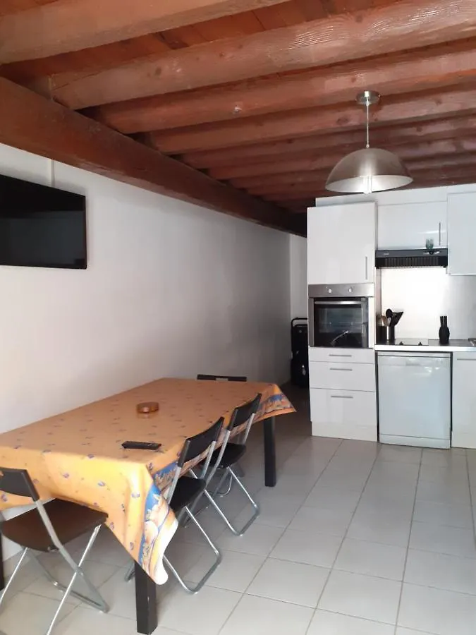 Maison De Village Savignac-Les-Ormeaux Апартаменты